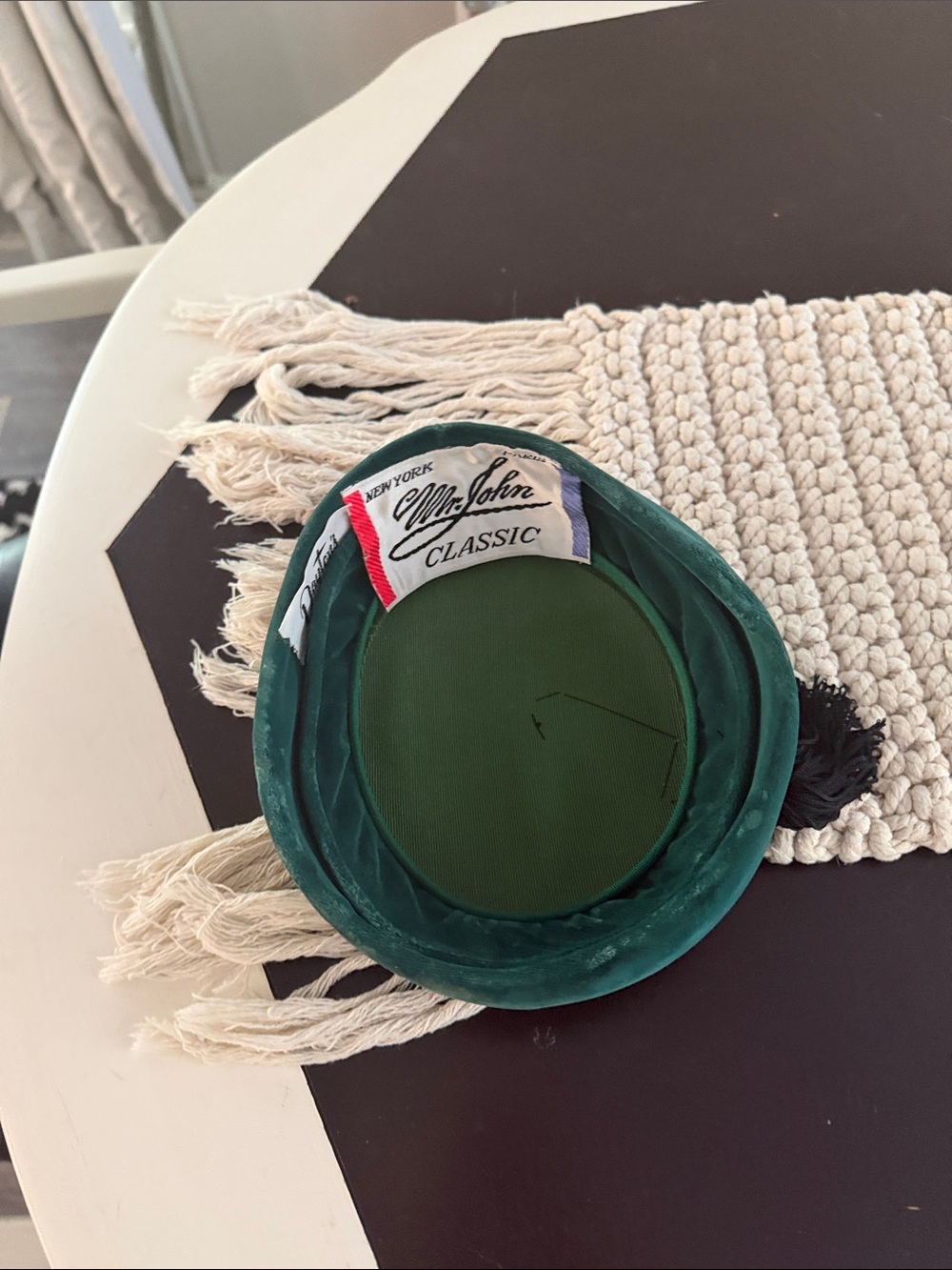 Vintage 1960’s Mr.John Classic Green Velvet / Wool Pillbox Hat with Black Tassel - Picture 2 of 3